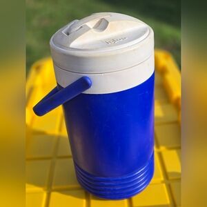 Igloo 1 Gallon Water Jug Beverage Cooler Blue /White Vintage